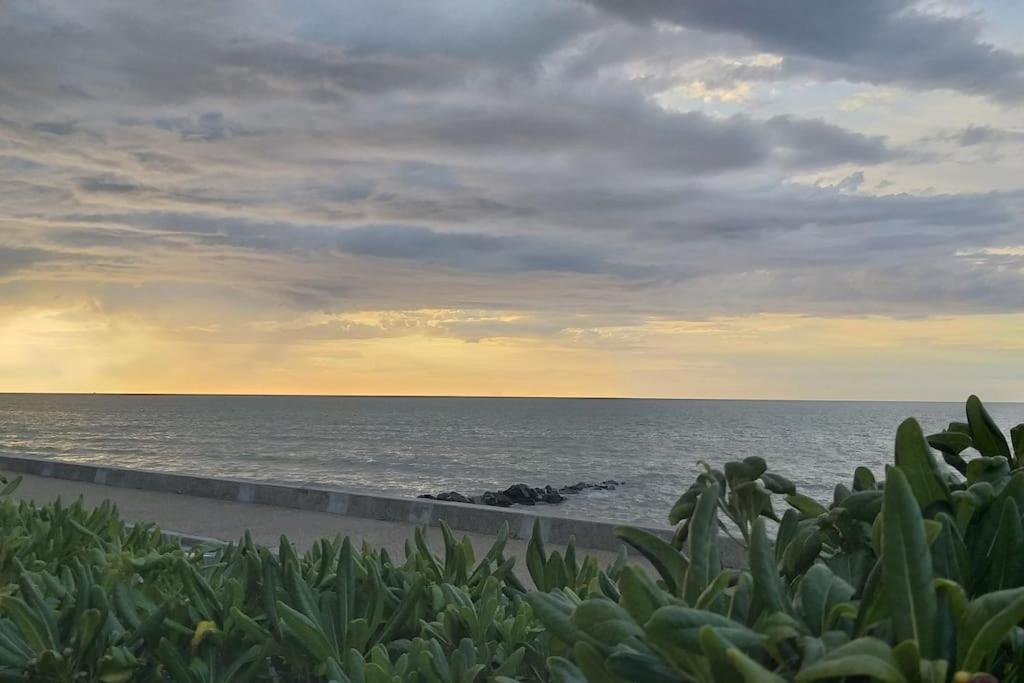 Vue Exceptionnelle En Front De Mer, 8 Personnes Ver-sur-Mer Exterior photo